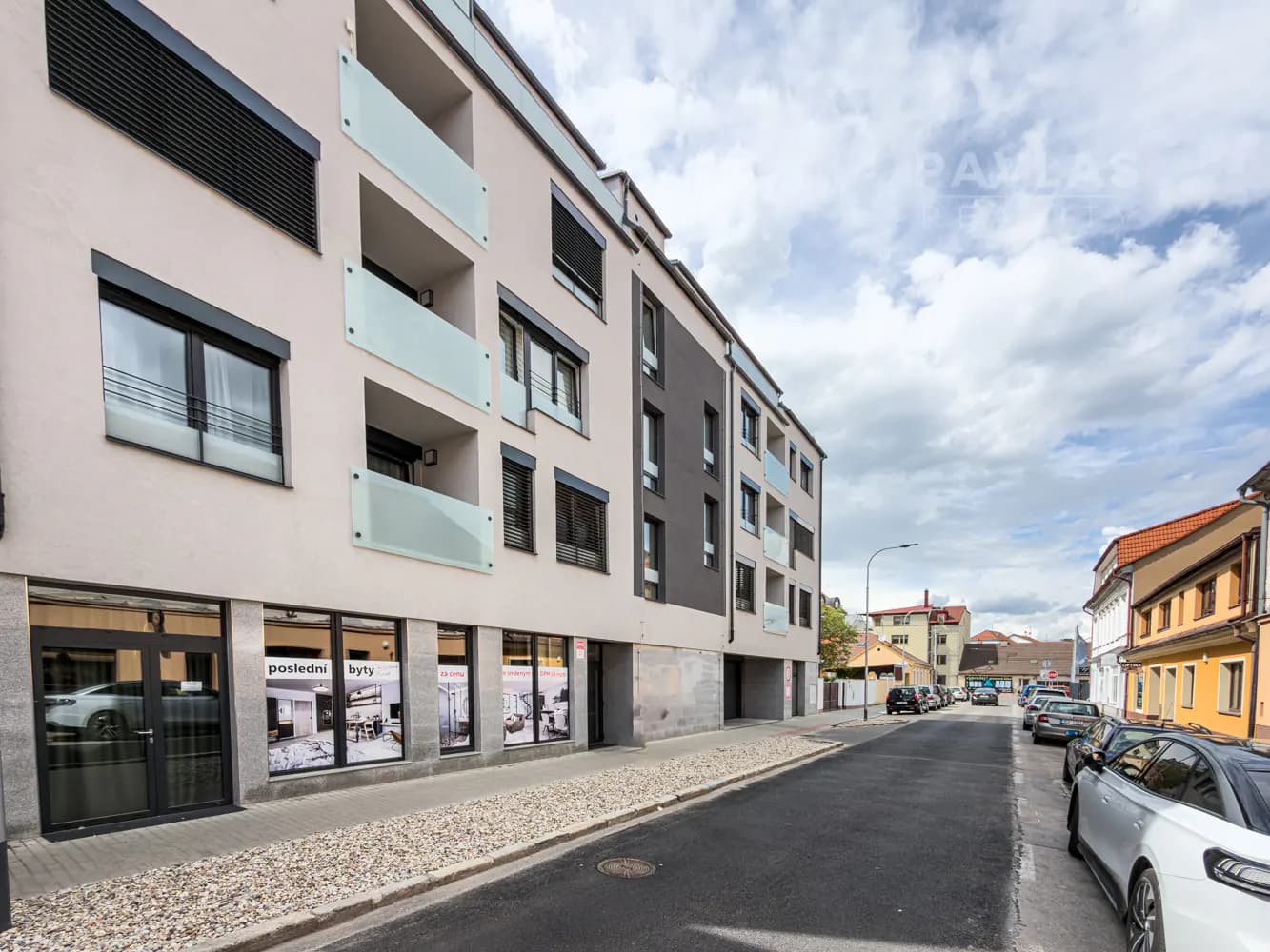 Pronájem nadstandardního prostrorného bytu 3+kk s terasou (94 m² + 22 m²) – Rezidence Knapp